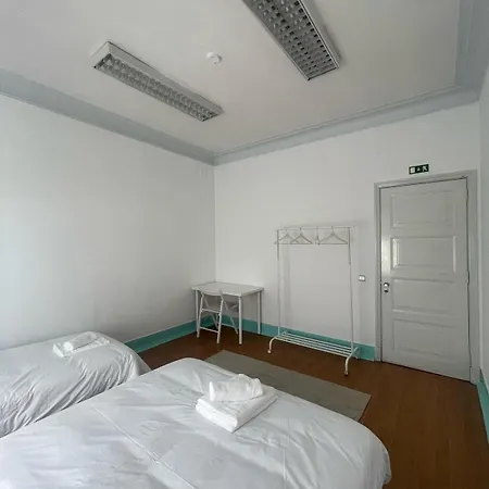 Residencial Sky Lounge ホステル *
